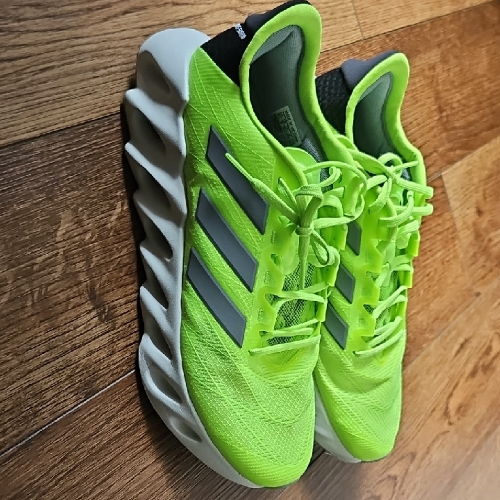 Adiddas Switch Dd Green Running Sneakers